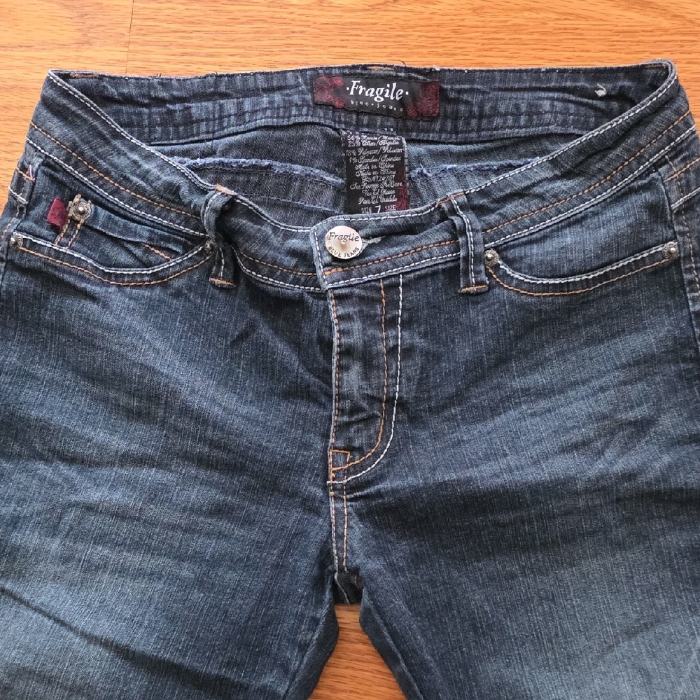 Fragile Women's Dark Blue Cropped Jeans
